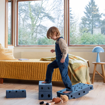 Lightweight open-ended play blocks
