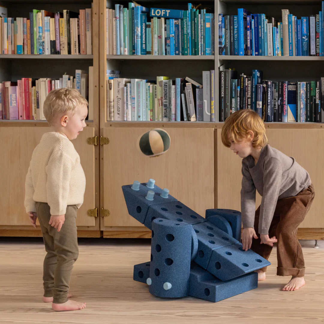 Lightweight open-ended play blocks