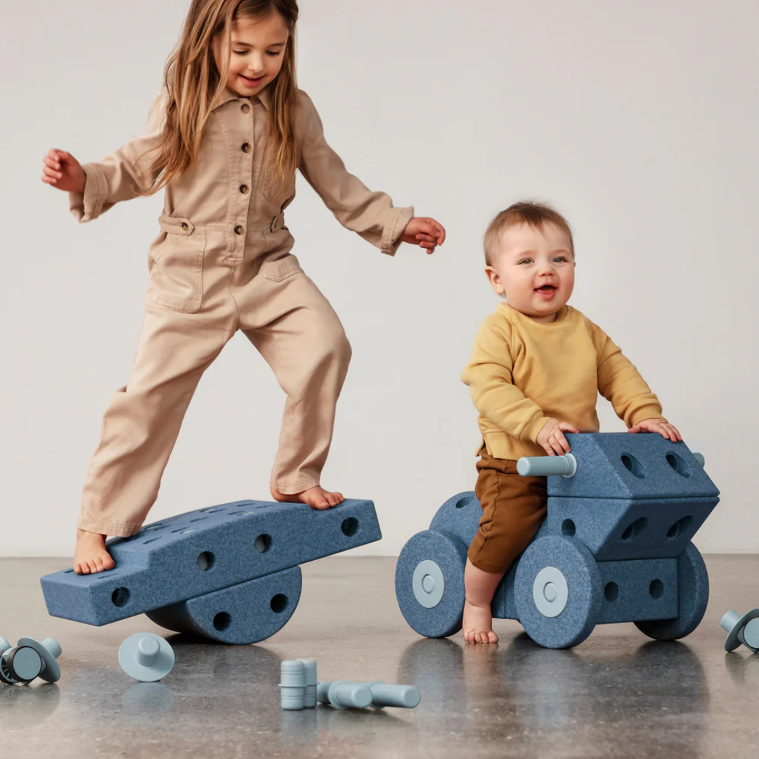 Lightweight open-ended play blocks