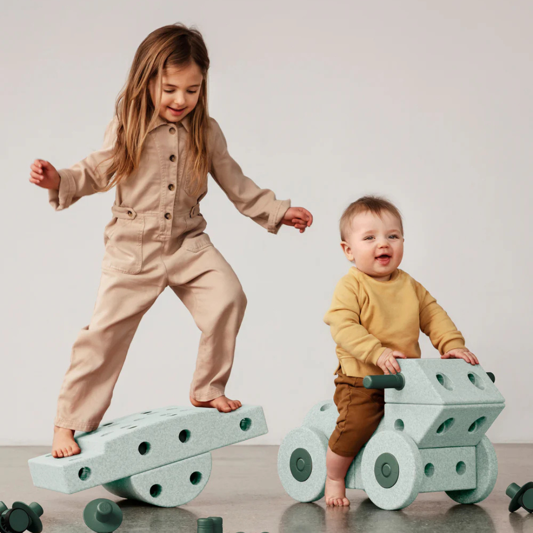 Lightweight open-ended play blocks
